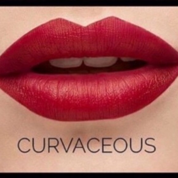 YOUNIQUE | Crush Lip Powder - Picture 1 of 5